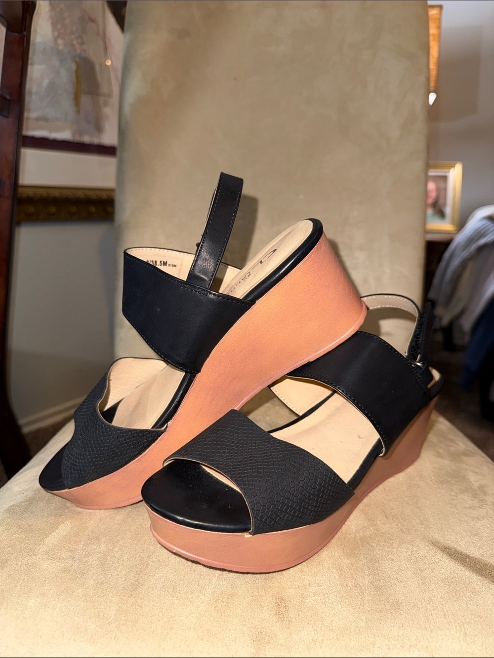 CL by Chinese Laundry Black and Tan Platform Wedge Sandals size 8